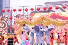 （新春走基层）浙江“奉化布龙”传承记：“她力量”舞出新春龙马精神