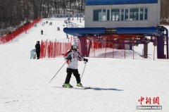 2026“龙港杯”全国高山滑雪及单板滑雪公开赛在亚布力启幕